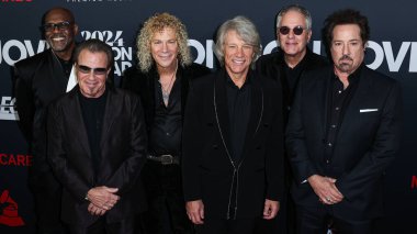 Everett Bradley, Tico Torres, David Bryan, Jon Bon Jovi, Hugh McDonald ve Bon Jovi 'den John Shanks, 2 Şubat 2024' te Los Angeles Kongre Merkezi 'nde düzenlenen Jon Bon Jovi onuruna düzenlenen 2024 MusiCares Person of the Year' a geldiler.