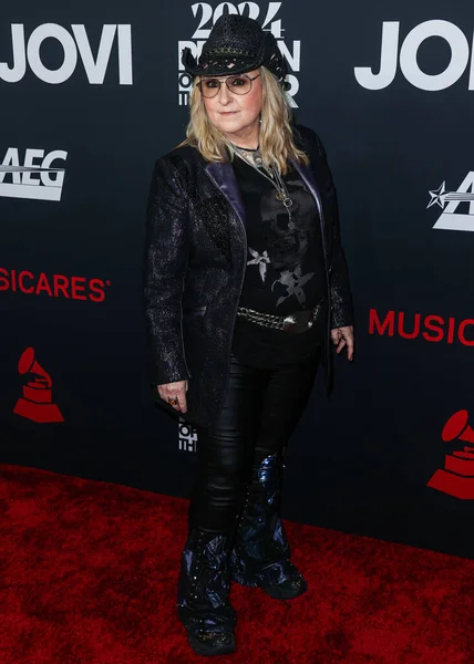 Melissa Etheridge, 2 Şubat 2024 'te Los Angeles Kongre Merkezi' nde düzenlenen Jon Bon Jovi onuruna düzenlenen 2024 MusiCares Person of the Year 'a ulaştı.. 