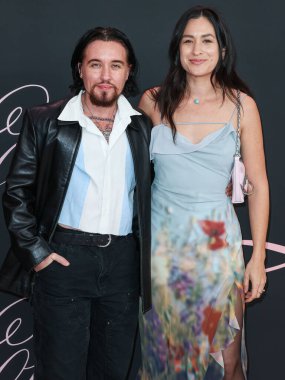 Luca Kingston ve Amanda Lim 3 Şubat 2024 'te Westwood, Los Angeles, Kaliforniya, ABD' deki Regency Bruin Tiyatrosu 'nda düzenlenen Los Angeles Vertical Entertainment' ın 'Lola' adlı galasına geldiler.. 