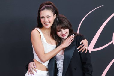 Nicola Peltz Beckham ve Selena Gomez, 3 Şubat 2024 'te Westwood, Los Angeles, Kaliforniya, ABD' deki Regency Bruin Tiyatrosu 'nda düzenlenen Dikey Entertainment' in 'Lola' sının Los Angeles prömiyerine geldiler.