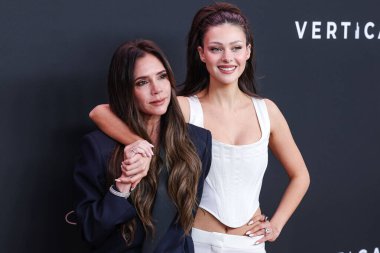 Victoria Beckham ve Nicola Peltz Beckham, 3 Şubat 2024 'te Westwood, Los Angeles, Kaliforniya, ABD' deki Regency Bruin Tiyatrosu 'nda düzenlenen Dikey Entertainment' in 'Lola' sının Los Angeles galasına geldiler.. 