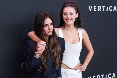 Victoria Beckham ve Nicola Peltz Beckham, 3 Şubat 2024 'te Westwood, Los Angeles, Kaliforniya, ABD' deki Regency Bruin Tiyatrosu 'nda düzenlenen Dikey Entertainment' in 'Lola' sının Los Angeles galasına geldiler.. 