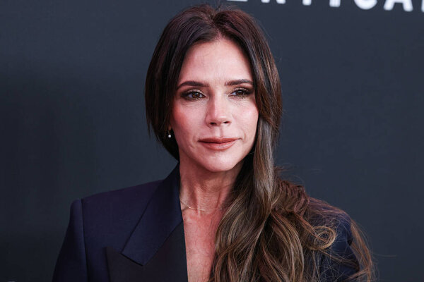 Виктория Бекхэм прибывает на премьеру "Лолы" в Лос-Анджелесе, состоявшуюся 3 февраля 2024 года в театре Regency Bruin в Вествуде, Лос-Анджелес, Калифорния, США. 