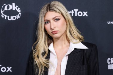 Blu DeTiger, 4 Şubat 2024 'te Hollywood, Los Angeles, Kaliforniya, ABD' de Nya Stüdyoları 'nda düzenlenen 66. GRAMMY Ödülleri' ne ulaştı..