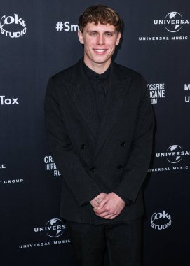 Charlieonnafriday, 4 Şubat 2024 'te Hollywood, Los Angeles, Kaliforniya, ABD' de düzenlenen Nya Stüdyoları Batı 'da düzenlenen Universal Music Group' un 2024 GRAMMY Ödülleri 'ne ulaştı..