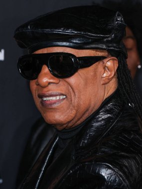 Stevie Wonder, 4 Şubat 2024 'te Hollywood, Los Angeles, Kaliforniya, ABD' de Nya Stüdyoları 'nda düzenlenen 66. GRAMMY Ödülleri' ne ulaştı..