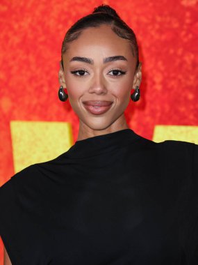 Bella Harris, 6 Şubat 2024 'te Westwood, Los Angeles, Kaliforniya, ABD' deki Regency Village Theatre 'da düzenlenen 