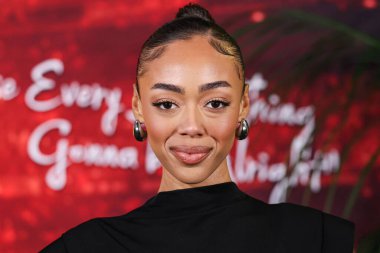 Bella Harris, 6 Şubat 2024 'te Westwood, Los Angeles, Kaliforniya, ABD' deki Regency Village Theatre 'da düzenlenen 