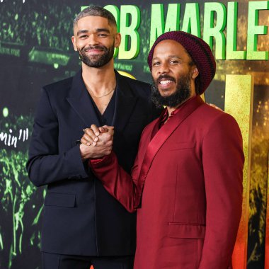 Kingsley Ben-Adir ve Ziggy Marley, 6 Şubat 2024 'te Westwood, Los Angeles, Kaliforniya, ABD' deki Regency Village Theatre 'da düzenlenen Paramount Pictures' ın 