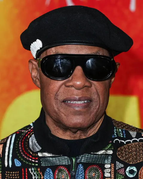 Stevie Wonder Saapuu Los Angeles Premiere Paramount Picturesin Bob Marley kuvapankkikuva