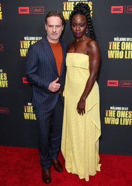 Andrew Lincoln ve Danai Gurira, Los Angeles 'taki AMC +' The Walking Dead 'in galasına geldiler: The One Who Live' Sezon 1, 7 Şubat 2024 'te Hollywood, Los Angeles' taki Pickford Film Çalışmaları Merkezi Linwood Dunn Tiyatrosu 'nda gerçekleştirildi.