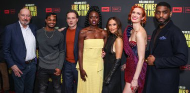 Terry O 'Quinn, Andrew King Bach Bachelor, Andrew Lincoln, Danai Gurira, Lesley-Ann Brandt, Breeda Wool ve Craig Tate, Los Angeles' taki AMC + 'The Walking Dead' in galasına geldiler.