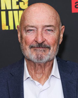 Terry O 'Quinn, Los Angeles' taki AMC + 'The Walking Dead' in galasına geliyor. 1. Sezon, 7 Şubat 2024 'te Hollywood, Los Angeles, California, Uni' deki Linwood Dunn Tiyatrosu 'nda düzenlenen Linwood Dunn Sineması' na geliyor.