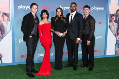 Joel Courtney, Liza Koshy, Gina Rodriguez, Damon Wayans Jr. ve Augustus Prew 8 Şubat 2024 'te Hollywood' daki Hollywood Mısır Tiyatrosu 'nda düzenlenen Netflix' in 'Oyuncularının Los Angeles Premiere' ine geldiler.. 