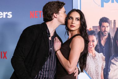 Joel Courtney ve Mia Scholink 8 Şubat 2024 'te Hollywood' da Hollywood, Los Angeles, Kaliforniya, ABD 'de düzenlenen Netflix' in Oyuncularının Los Angeles galasına geldiler..