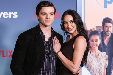 Joel Courtney ve Mia Scholink 8 Şubat 2024 'te Hollywood' da Hollywood, Los Angeles, Kaliforniya, ABD 'de düzenlenen Netflix' in Oyuncularının Los Angeles galasına geldiler..