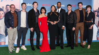 Ross M. Dinerstein, Peter Fried, Joel Courtney, Liza Koshy, Gina Rodriguez, Damon Wayans Jr., Augustus Prew, Ryan Christian ve Trish Sie Netflix 'in 