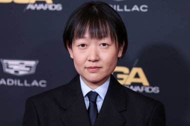 Prada giyen Celine Song, 10 Şubat 2024 'te Beverly Hilton Oteli' nde düzenlenen 76. Yıllık Amerikan Yönetmenler Loncası (DGA) Ödülleri 'ne geliyor.