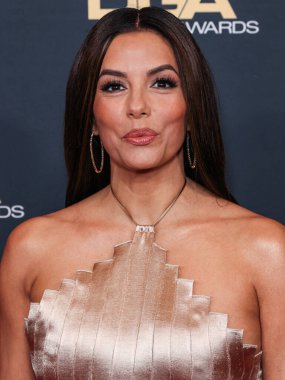 Alberta Ferretti SS24 RTW giyen Eva Longoria, 10 Şubat 2024 'te Beverly Hilton Hotel' de düzenlenen 76. Geleneksel Yönetmenler Birliği 'ne (DGA) ulaştı.. 
