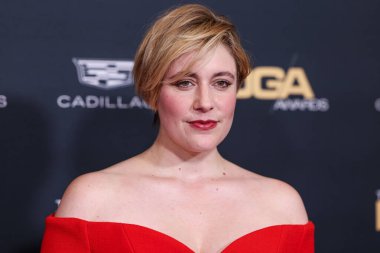 Balmain giyen Greta Gerwig, 10 Şubat 2024 'te Beverly Hilton Oteli' nde düzenlenen 76. Yıllık Amerikan Yönetmenler Birliği (DGA) Ödülleri 'ne geldi.. 