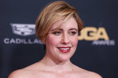 Balmain giyen Greta Gerwig, 10 Şubat 2024 'te Beverly Hilton Oteli' nde düzenlenen 76. Yıllık Amerikan Yönetmenler Birliği (DGA) Ödülleri 'ne geldi.. 