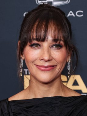 Rashida Jones, Beverly Hilton Oteli 'nde 10 Şubat 2024' te düzenlenen 76. Geleneksel Amerikan Yönetmenler Birliği (DGA) Ödülleri 'ne ulaştı.. 