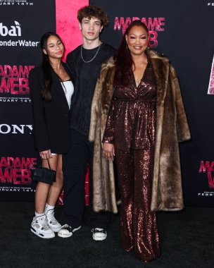 Ashlyn Arnold, Jaid Thomas Nilon ve Garcelle Beauvais 12 Şubat 2024 'te Westwood, Los Angeles, Kaliforniya, ABD' deki Regency Village Theatre 'da düzenlenen Columbia Pictures' ın 'Madame Web' adlı filminin dünya prömiyerine geldiler..