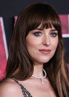 Gucci 'yi giyen Dakota Johnson, 12 Şubat 2024' te Westwood, Los Angeles, Kaliforniya, ABD 'deki Regency Village Theatre' da düzenlenen 'Madame Web' in dünya prömiyerine geldi..