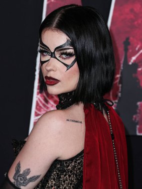 Emma Norton, 12 Şubat 2024 'te Westwood, Los Angeles, Kaliforniya' da Regency Village Theatre 'da düzenlenen 