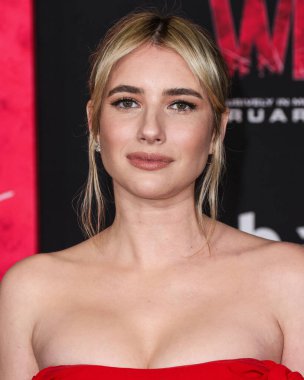 Carolina Herrera elbisesi giyen Emma Roberts, 12 Şubat 2024 'te Westwood, Los Angeles, Kaliforniya, ABD' deki Regency Village Theatre 'da düzenlenen' Madame Web 'filminin dünya prömiyerine geldi..