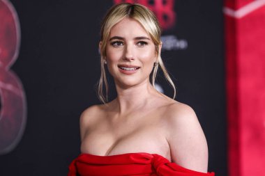 Carolina Herrera elbisesi giyen Emma Roberts, 12 Şubat 2024 'te Westwood, Los Angeles, Kaliforniya, ABD' deki Regency Village Theatre 'da düzenlenen' Madame Web 'filminin dünya prömiyerine geldi..