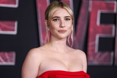 Carolina Herrera elbisesi giyen Emma Roberts, 12 Şubat 2024 'te Westwood, Los Angeles, Kaliforniya, ABD' deki Regency Village Theatre 'da düzenlenen' Madame Web 'filminin dünya prömiyerine geldi..