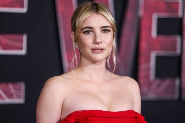 Carolina Herrera elbisesi giyen Emma Roberts, 12 Şubat 2024 'te Westwood, Los Angeles, Kaliforniya, ABD' deki Regency Village Theatre 'da düzenlenen' Madame Web 'filminin dünya prömiyerine geldi..
