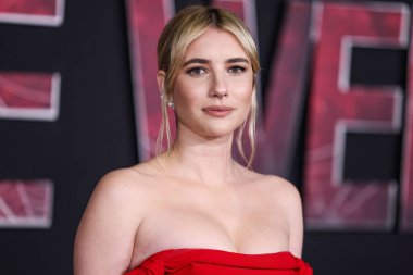 Carolina Herrera elbisesi giyen Emma Roberts, 12 Şubat 2024 'te Westwood, Los Angeles, Kaliforniya, ABD' deki Regency Village Theatre 'da düzenlenen' Madame Web 'filminin dünya prömiyerine geldi..
