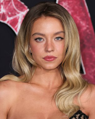 Sydney Sweeney, Oscar de la Renta ve Fred Leighton mücevherlerini takarak 12 Şubat 2024 'te Westwood, Los Angeles, Kaliforniya, ABD' deki Regency Village Theatre 'da düzenlenen Columbia Pictures' ın 'Madame Web' adlı filminin dünya prömiyerine ulaştı..
