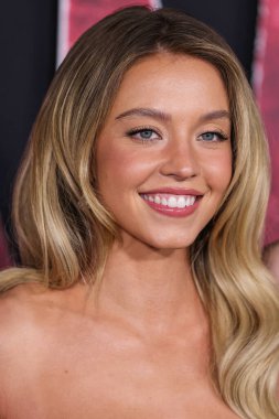 Sydney Sweeney, Oscar de la Renta ve Fred Leighton mücevherlerini takarak 12 Şubat 2024 'te Westwood, Los Angeles, Kaliforniya, ABD' deki Regency Village Theatre 'da düzenlenen Columbia Pictures' ın 'Madame Web' adlı filminin dünya prömiyerine ulaştı..