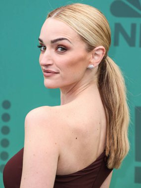 Silvia Tcherassi elbisesi giyen Brianne Howey, 18 Şubat 2024 'te Santa Monica, Los Angeles, Kaliforniya, ABD' de düzenlenen 49..
