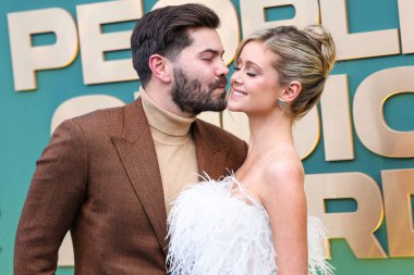 Dylan Barbour ve eşi Hannah Godwin, 18 Şubat 2024 'te Santa Monica, Los Angeles, Kaliforniya, ABD' deki Barker Hangar 'da düzenlenen 49.. 