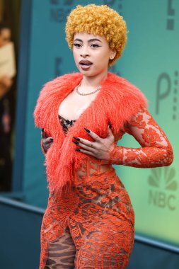 Dolce, Gabbana ve Levian mücevherleri giyen Ice Spice, 18 Şubat 2024 'te Santa Monica, Los Angeles, Kaliforniya, ABD' de düzenlenen 49. Geleneksel People 's Choice Ödülleri 2024' e ulaştı.. 