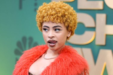 Dolce, Gabbana ve Levian mücevherleri giyen Ice Spice, 18 Şubat 2024 'te Santa Monica, Los Angeles, Kaliforniya, ABD' de düzenlenen 49. Geleneksel People 's Choice Ödülleri 2024' e ulaştı.. 