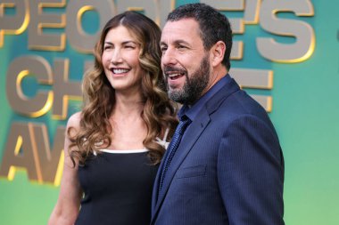 Jackie Sandler ve kocası Adam Sandler, 18 Şubat 2024 'te Santa Monica, Los Angeles, Kaliforniya, ABD' deki Barker Hangarı 'nda düzenlenen 49.. 