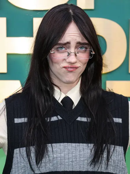 Billie Eilish, 18 Şubat 2024 'te Santa Monica, Los Angeles, Kaliforniya, ABD' de düzenlenen Barker Hangarı 'nda düzenlenen 49..