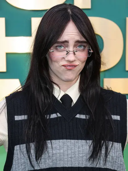Billie Eilish, 18 Şubat 2024 'te Santa Monica, Los Angeles, Kaliforniya, ABD' de düzenlenen Barker Hangarı 'nda düzenlenen 49..