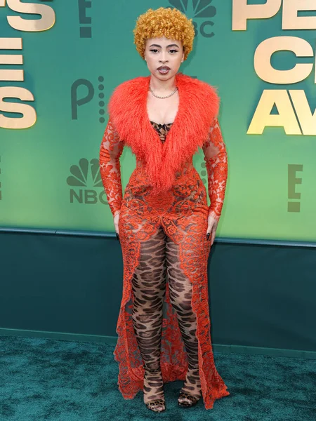 Dolce, Gabbana ve Levian mücevherleri giyen Ice Spice, 18 Şubat 2024 'te Santa Monica, Los Angeles, Kaliforniya, ABD' de düzenlenen 49. Geleneksel People 's Choice Ödülleri 2024' e ulaştı.. 