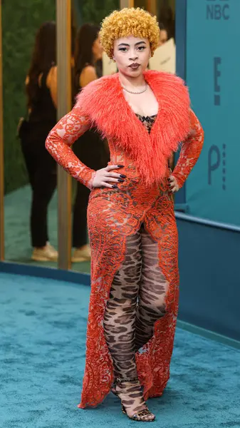 Dolce, Gabbana ve Levian mücevherleri giyen Ice Spice, 18 Şubat 2024 'te Santa Monica, Los Angeles, Kaliforniya, ABD' de düzenlenen 49. Geleneksel People 's Choice Ödülleri 2024' e ulaştı.. 