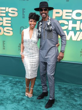 Shahidah Omar ve kocası J.B. Smoove, 18 Şubat 2024 'te ABD' nin Los Angeles, Kaliforniya eyaletinde bulunan Barker Hangar 'da düzenlenen 49..