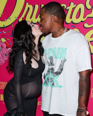 Bhad Bhabie (Danielle Peskowitz Bregoli) ve erkek arkadaşı Le Vaughn, Los Angeles Premiere Of Shout 'a geldiler! Stüdyolar, Her Şey Komedi ve Ütopya 'nın Haziran' ı 20 Şubat 2024 'te Hollywood, Los Angeles' taki TCL Çin 6 Tiyatrosu 'nda düzenlendi.