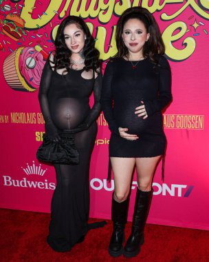 Bhad Bhabie (Danielle Peskowitz Bregoli) ve Esther Povitsky Los Angeles Premiere Of Shout 'a vardılar! Stüdyolar, Her Şey Komedi ve Ütopya 'nın Haziran' ı 20 Şubat 2024 'te Hollywood, Los Angeles, ABD' deki TCL Çin 6 Tiyatrosu 'nda düzenlendi.