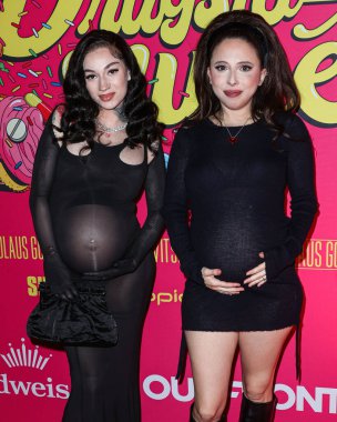 Bhad Bhabie (Danielle Peskowitz Bregoli) ve Esther Povitsky Los Angeles Premiere Of Shout 'a vardılar! Stüdyolar, Her Şey Komedi ve Ütopya 'nın Haziran' ı 20 Şubat 2024 'te Hollywood, Los Angeles, ABD' deki TCL Çin 6 Tiyatrosu 'nda düzenlendi.