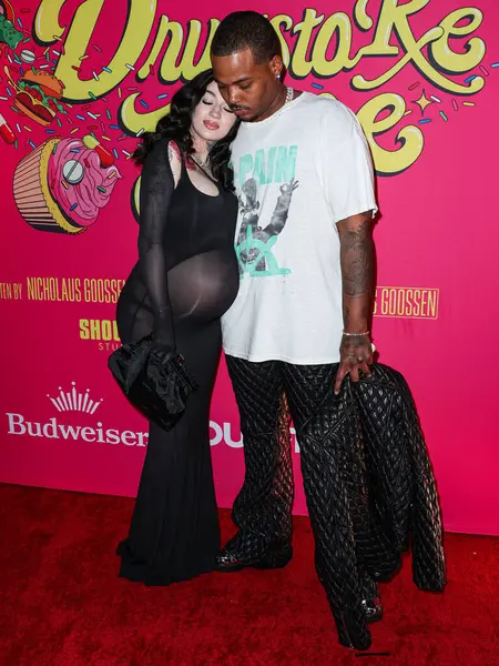 Bhad Bhabie (Danielle Peskowitz Bregoli) ve erkek arkadaşı Le Vaughn, Los Angeles Premiere Of Shout 'a geldiler! Stüdyolar, Her Şey Komedi ve Ütopya 'nın Haziran' ı 20 Şubat 2024 'te Hollywood, Los Angeles' taki TCL Çin 6 Tiyatrosu 'nda düzenlendi.